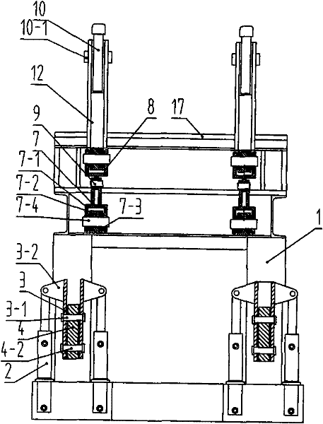 Bidirectional-sensing compensating tank bearing and tank locking device for hoisting container