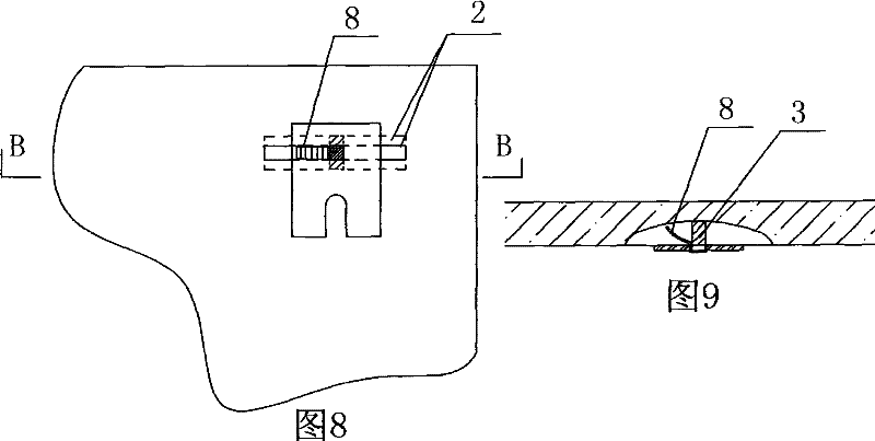 Stone material or ceramic-based dovetail plug arranging device and arranging method