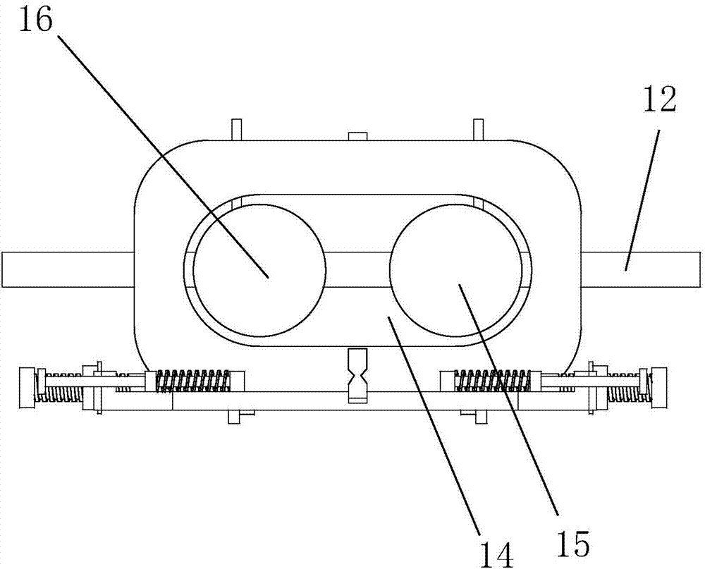 VR glasses with adjustable mobile phone receiving groove