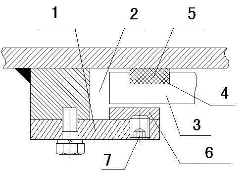 Tail compensation type dynamic and static seal structure of bucket elevator