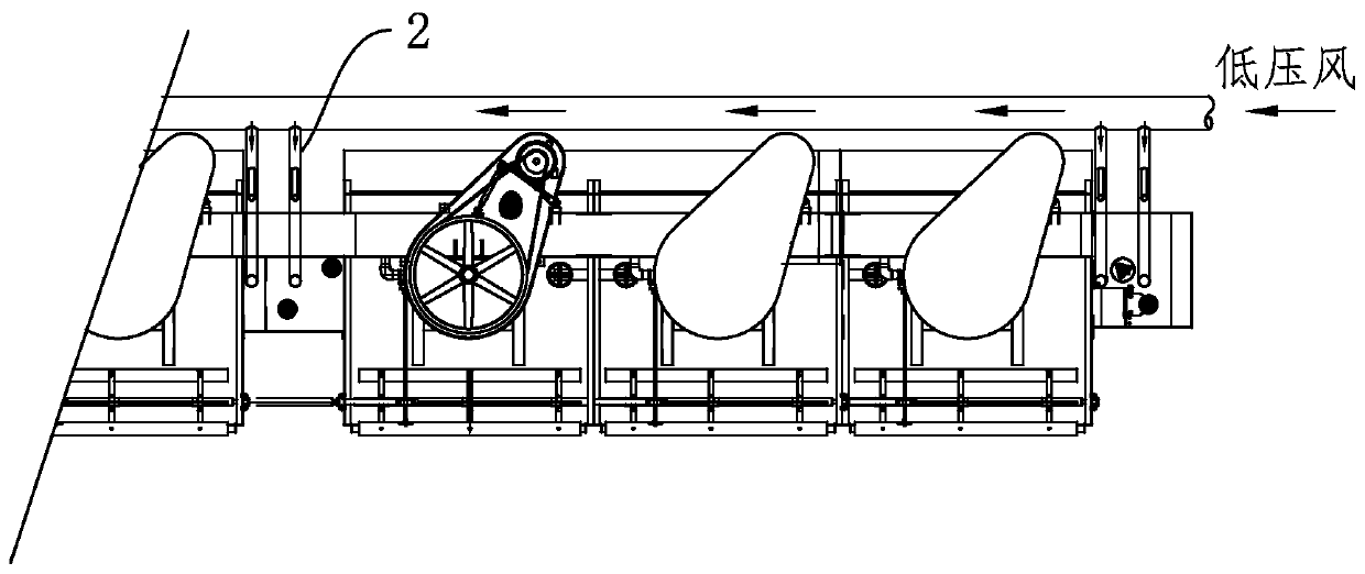 Flotation machine middle box anti-ore-settling device and working method