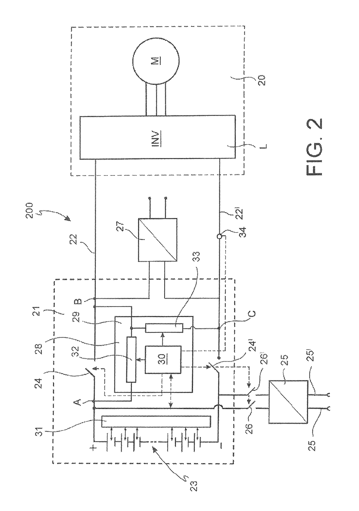 Electronic device for controlling the electric charge of a load electrically supplied by a battery pack and system for moving an electric or hybrid traction vehicle using the device