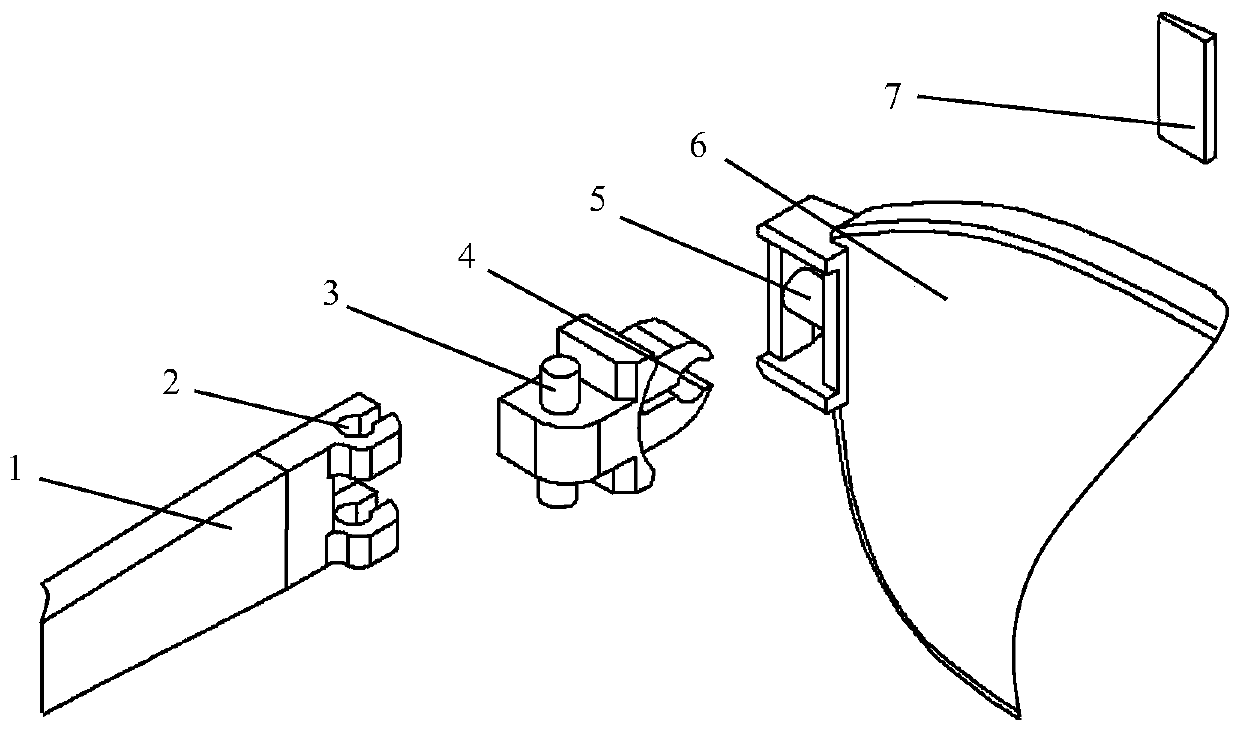 Spectacle hinge using large semicircular hinge hole structure