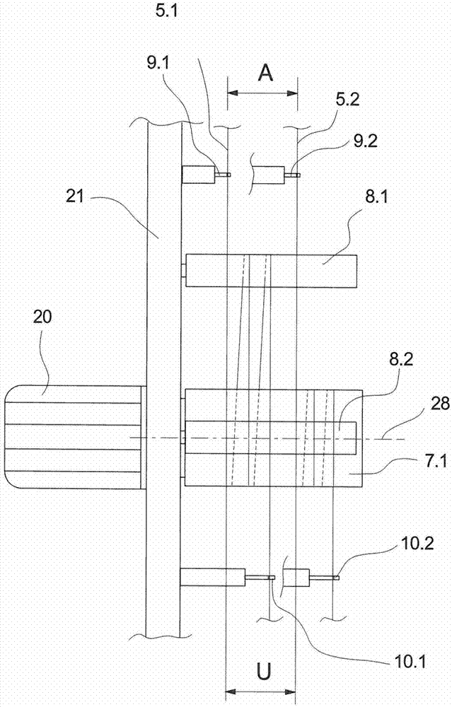 Method for guiding multiple yarns in textile machine and textile machine