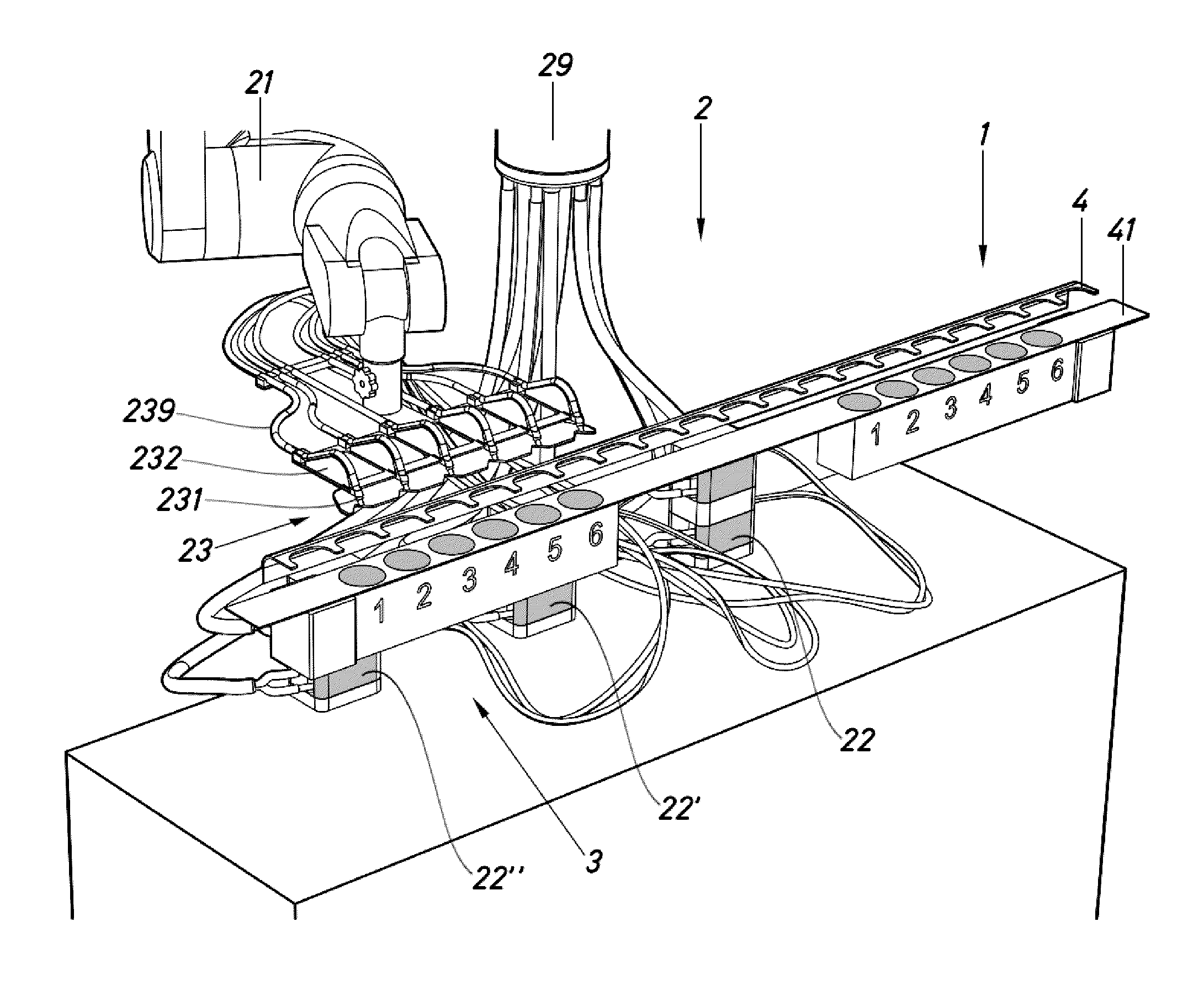 Machine and method for filling pharmaceutical product containers