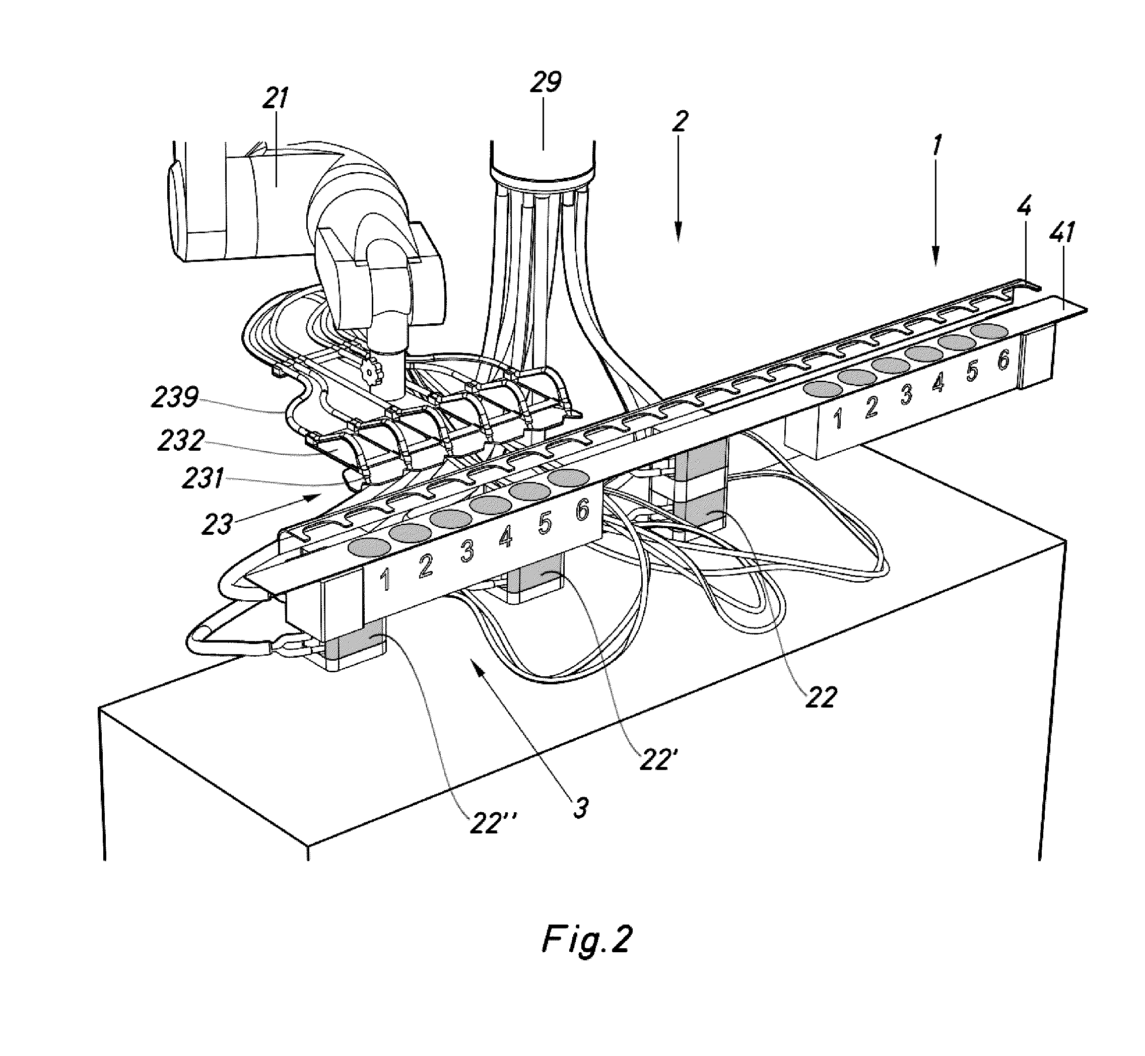 Machine and method for filling pharmaceutical product containers
