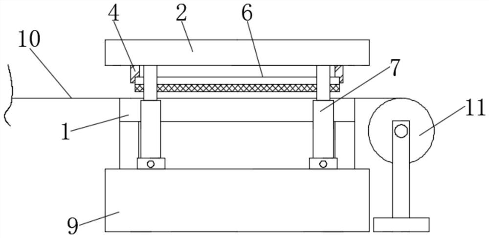 Corner trimming device for non-woven fabric production