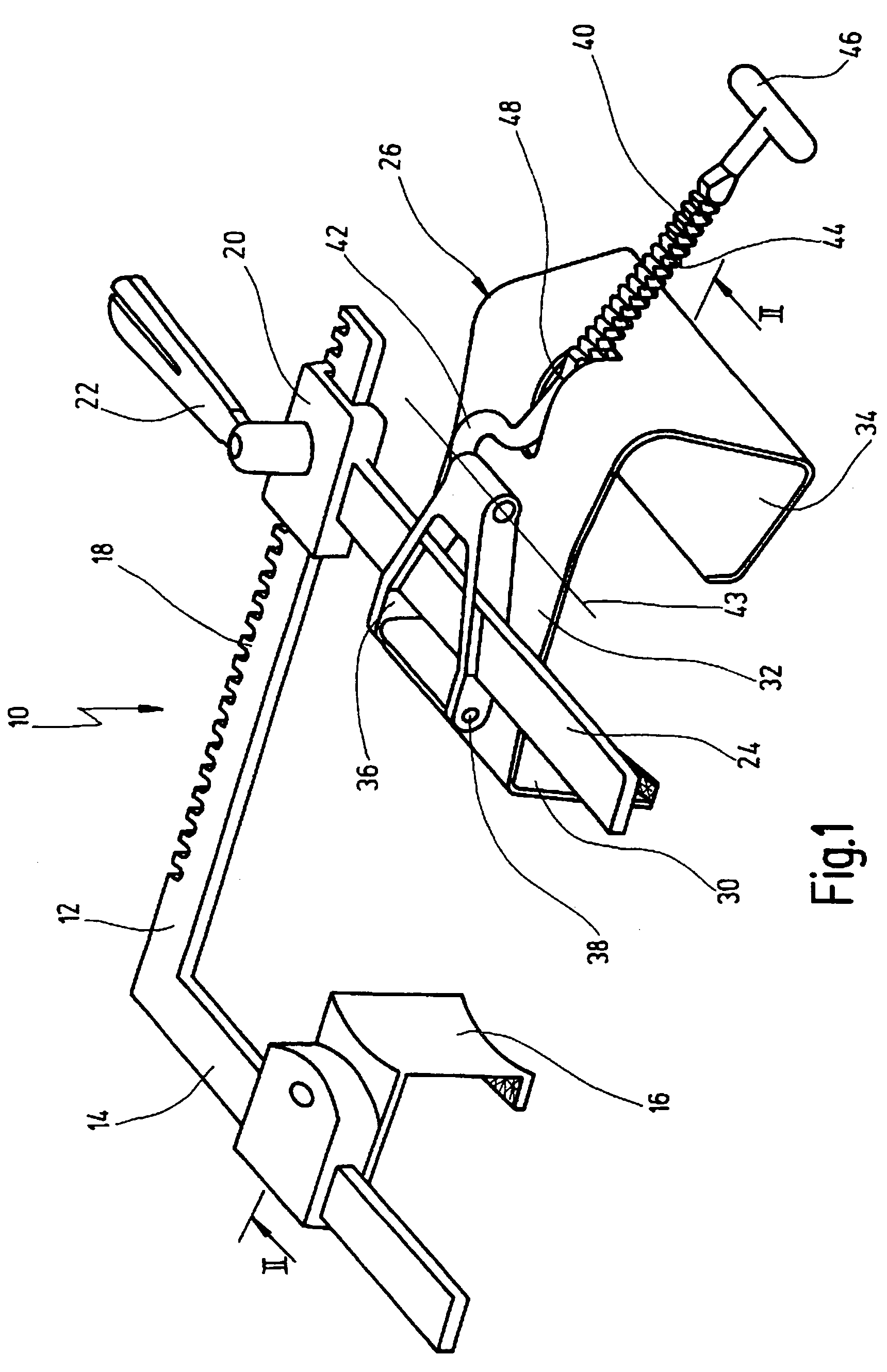 Retractor for performing heart and thorax surgeries