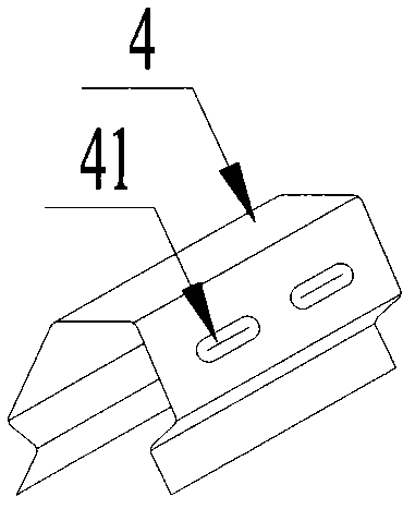 Roof plate with high capacity of resisting pulling force of wind