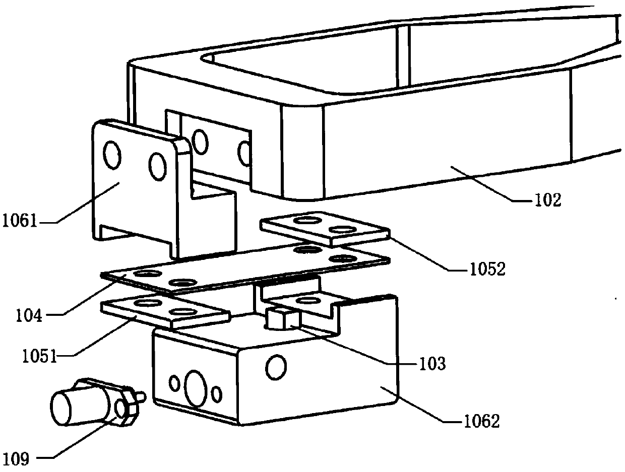 Spreading type feeding device for quartz crystal wafers