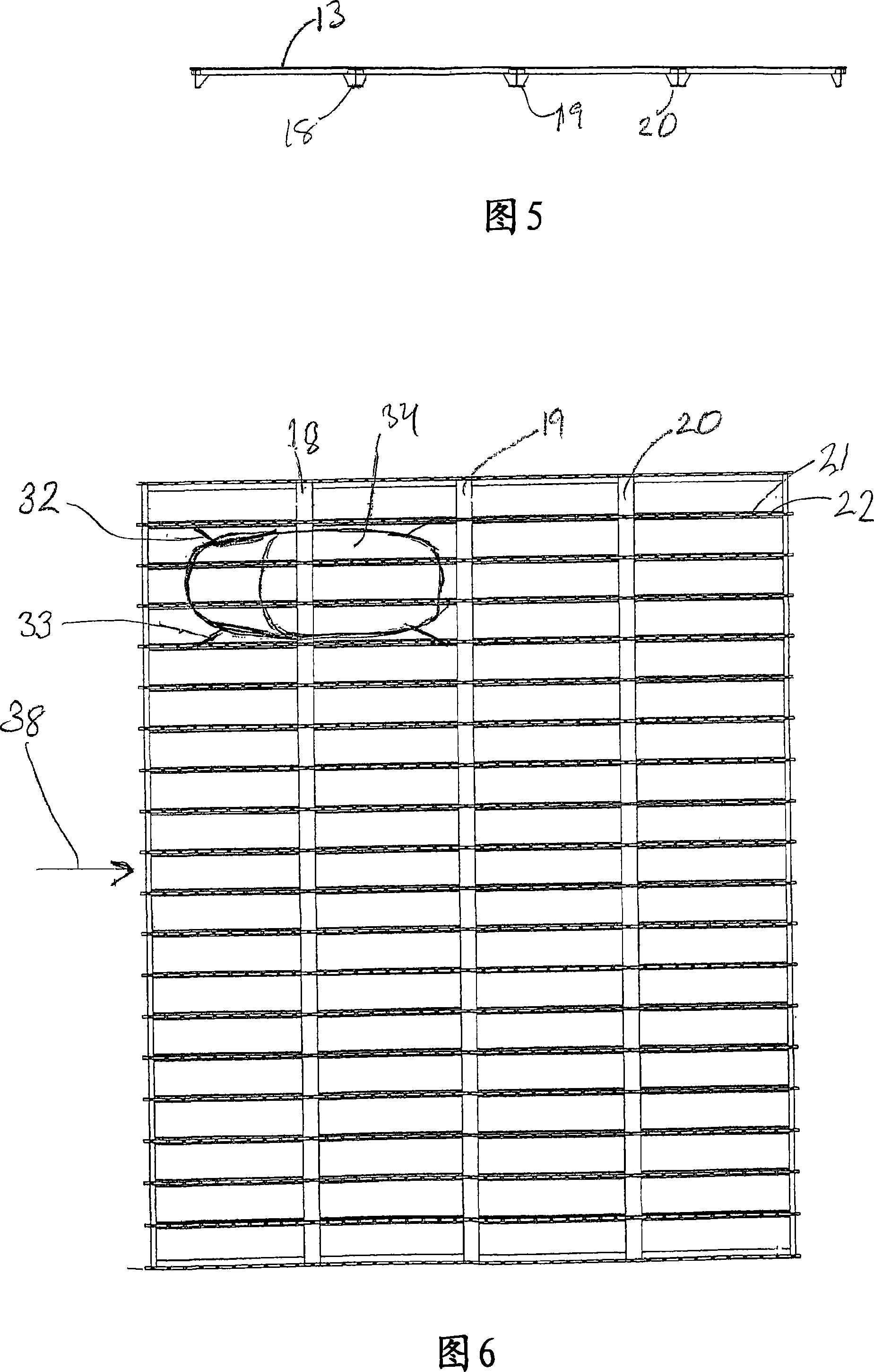 On-board cargo binding device and cargo-carrying deck installed with the binding device