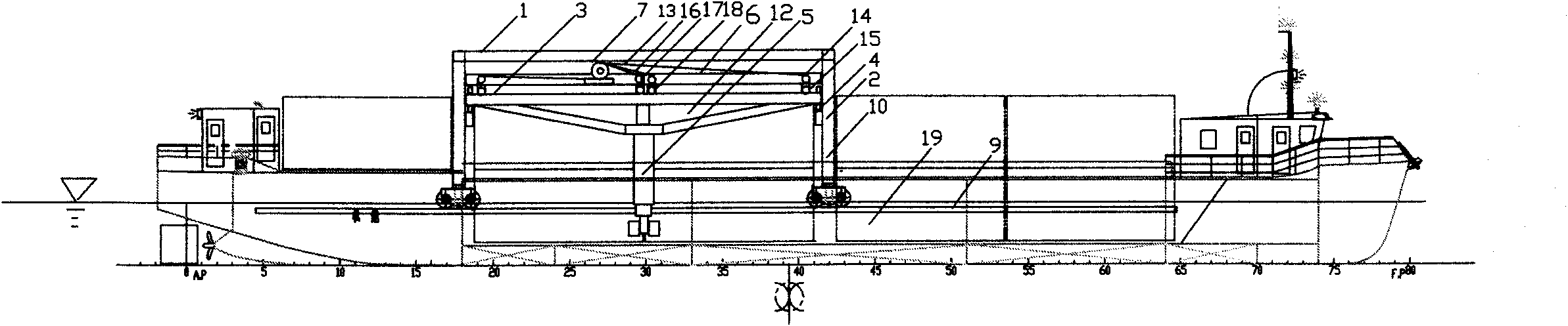 Self-chambering self-discharging container ship