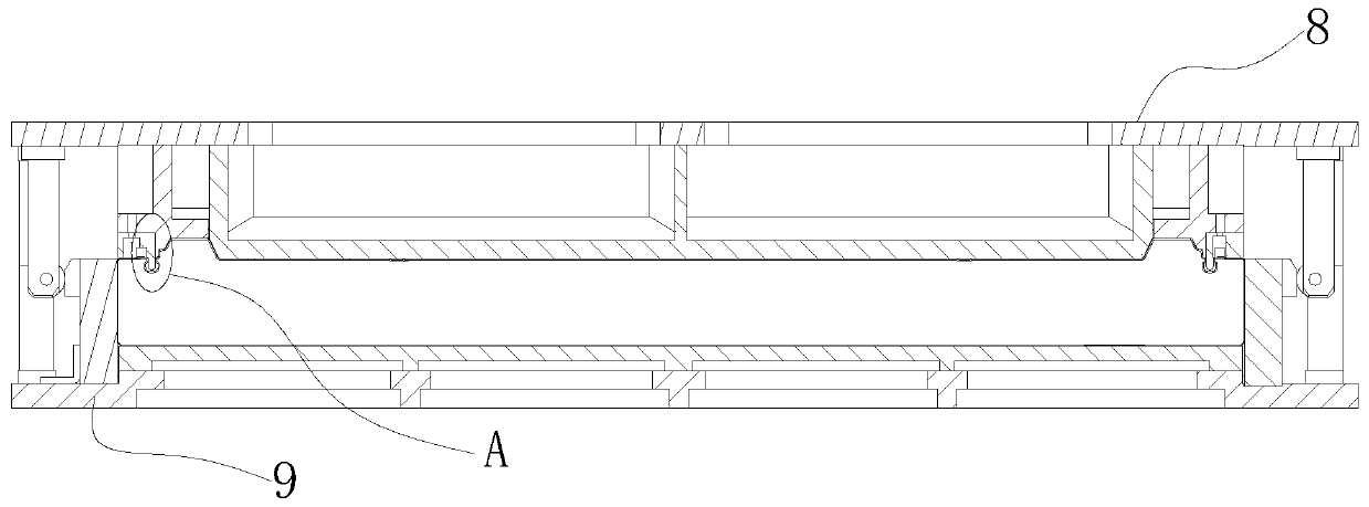 Liner hanging mechanism and door foaming die with same