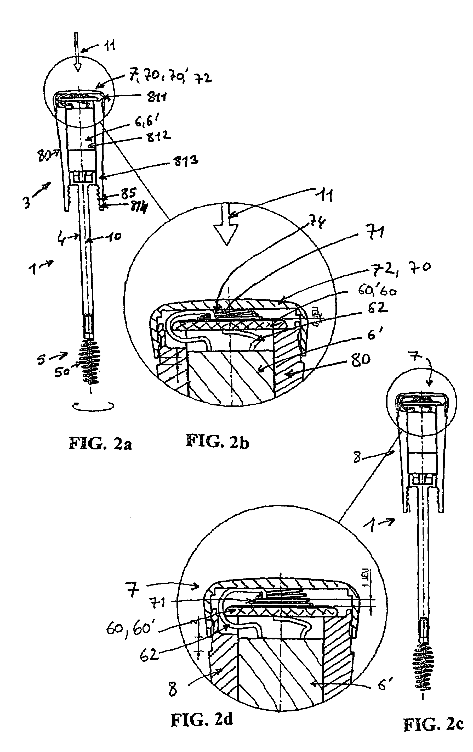 Rotary applicator of a cosmetic product and distributor comprising the said applicator