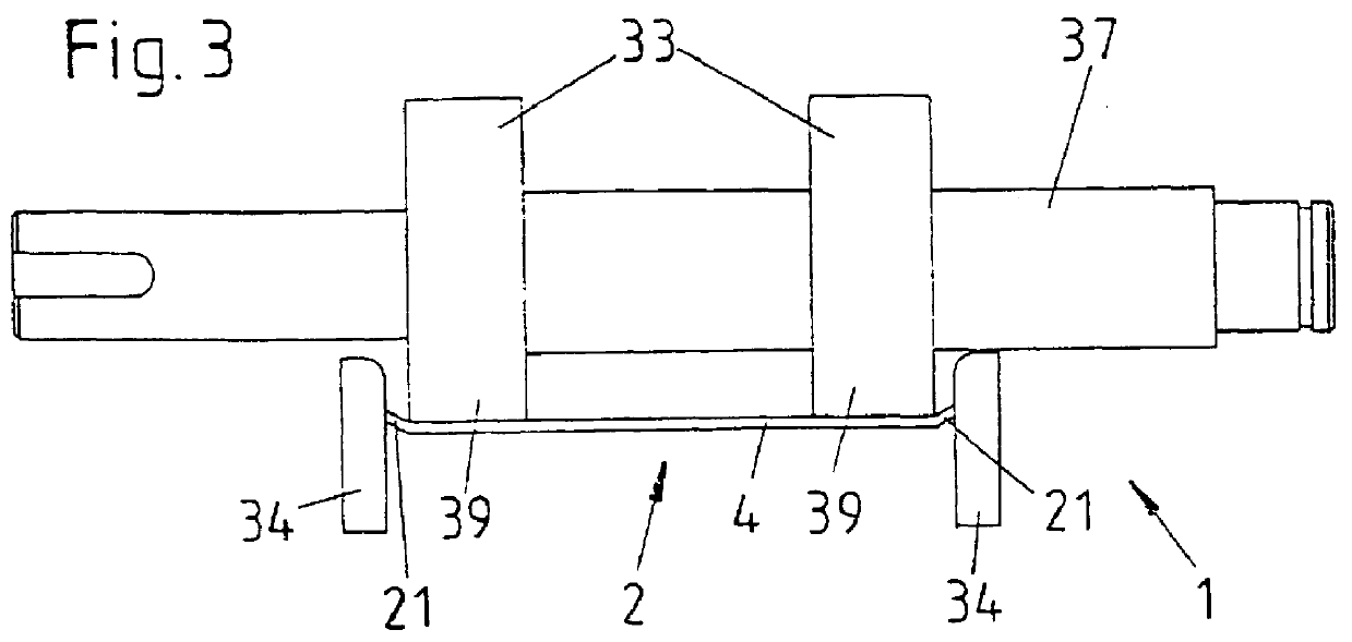 Method of and apparatus for folding flaps on blanks of packets for rod-shaped smokers' products