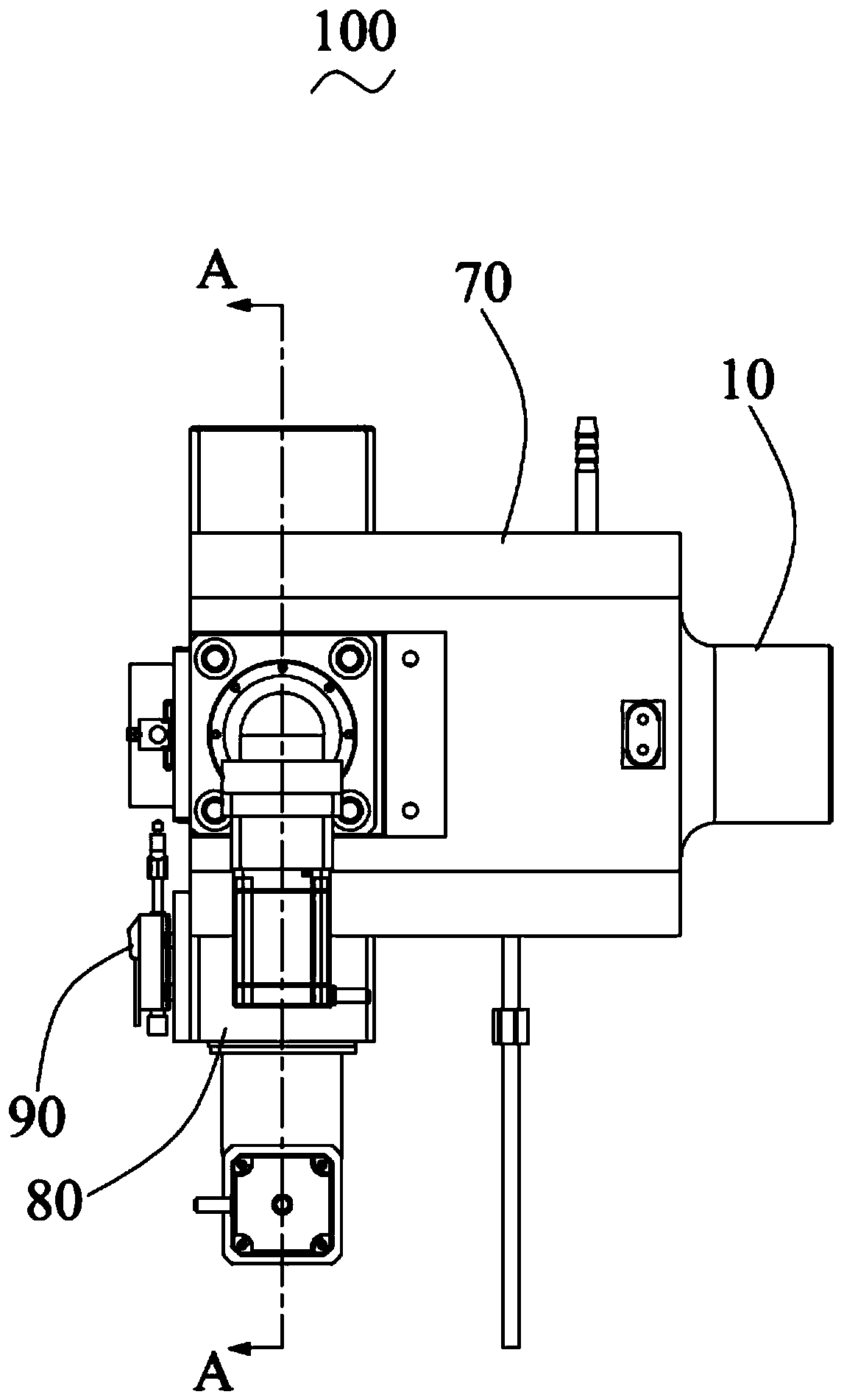 Automatic deviation adjusting extruding machine head mold and automatic deviation adjusting device