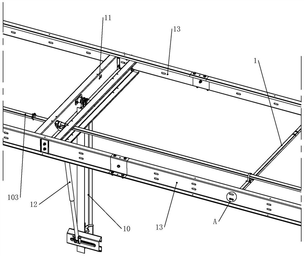Auxiliary cross beam, connecting structure of auxiliary cross beam and main beams and photovoltaic tracking support