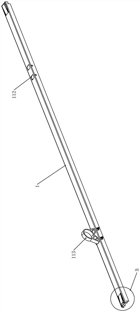 Auxiliary cross beam, connecting structure of auxiliary cross beam and main beams and photovoltaic tracking support