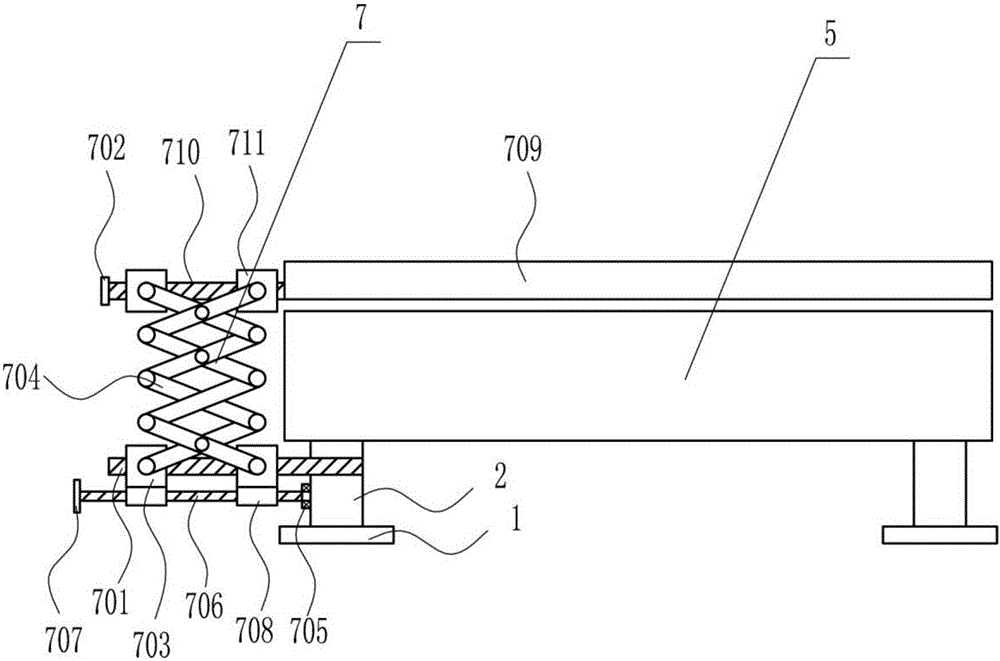 Welding assisting device for petroleum pipeline