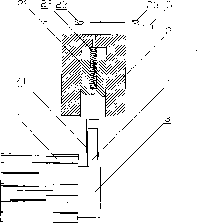 Engineering machinery and lubricating device thereof