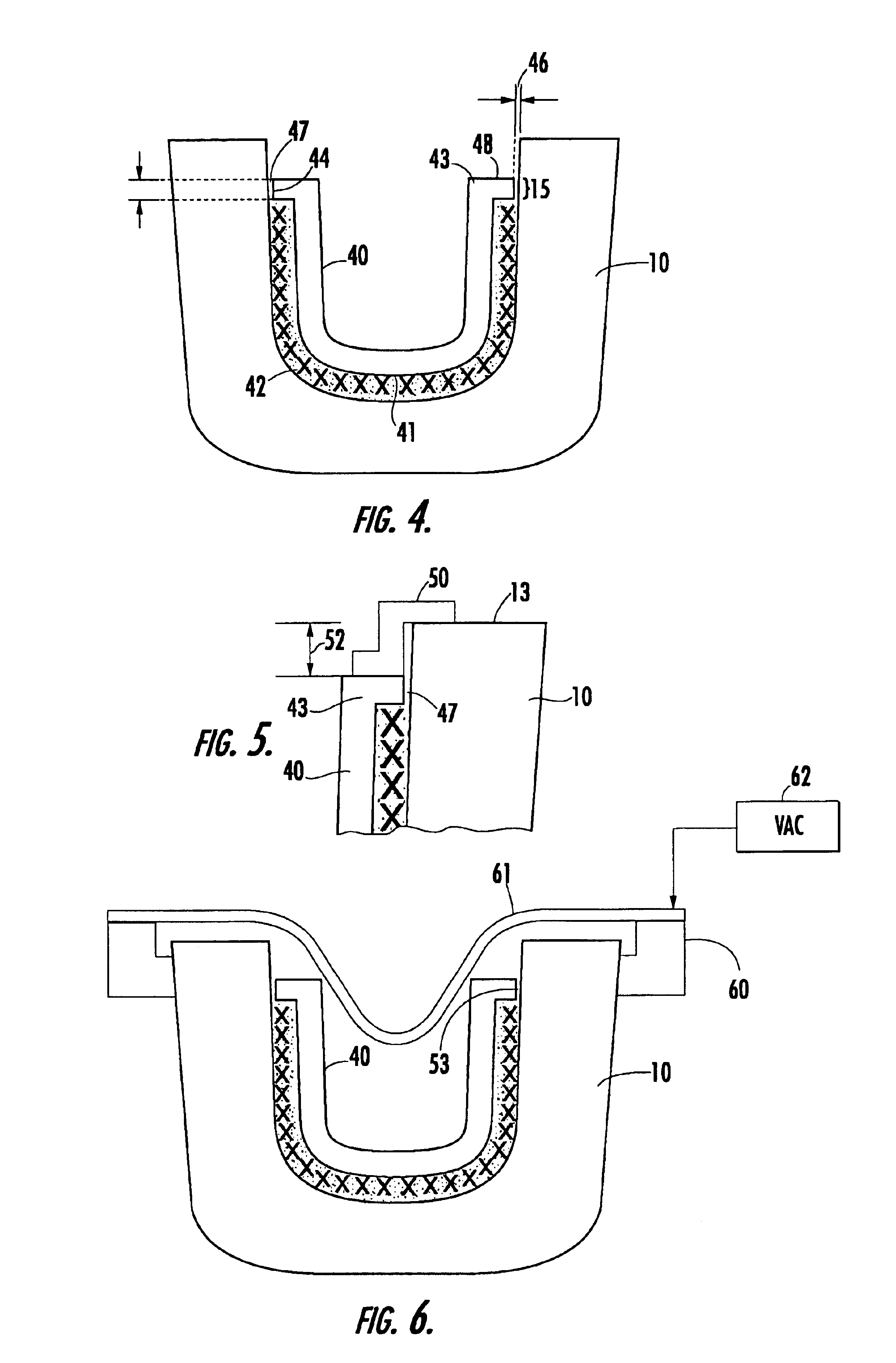 Mandrel-assisted resin transfer molding process employing resin outflow perimeter channel between male and female mold elements