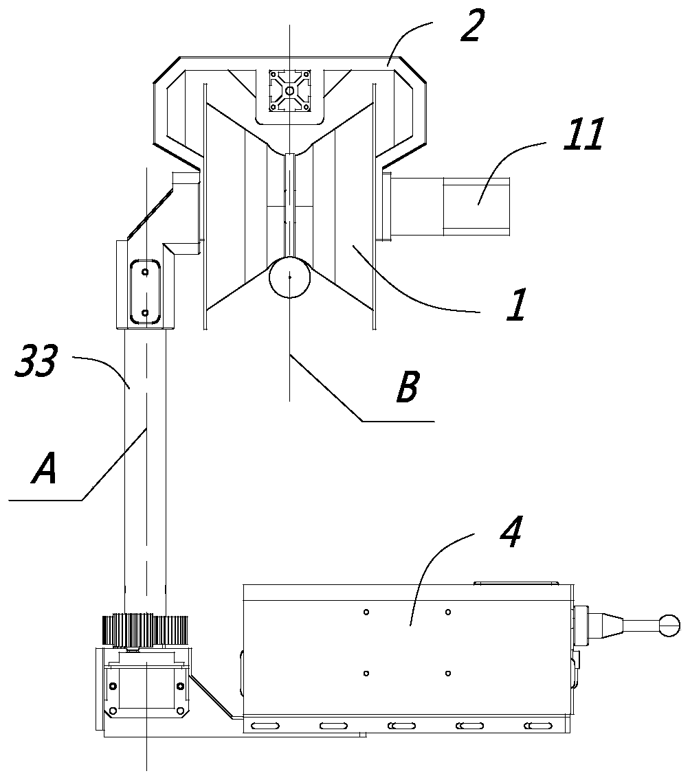 Power transmission line robot capable of automatically adjusting postures and automatic posture adjusting method