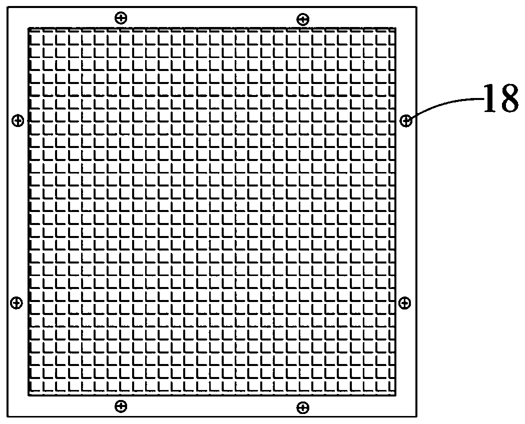 Welding device for synchronously recycling welding flux