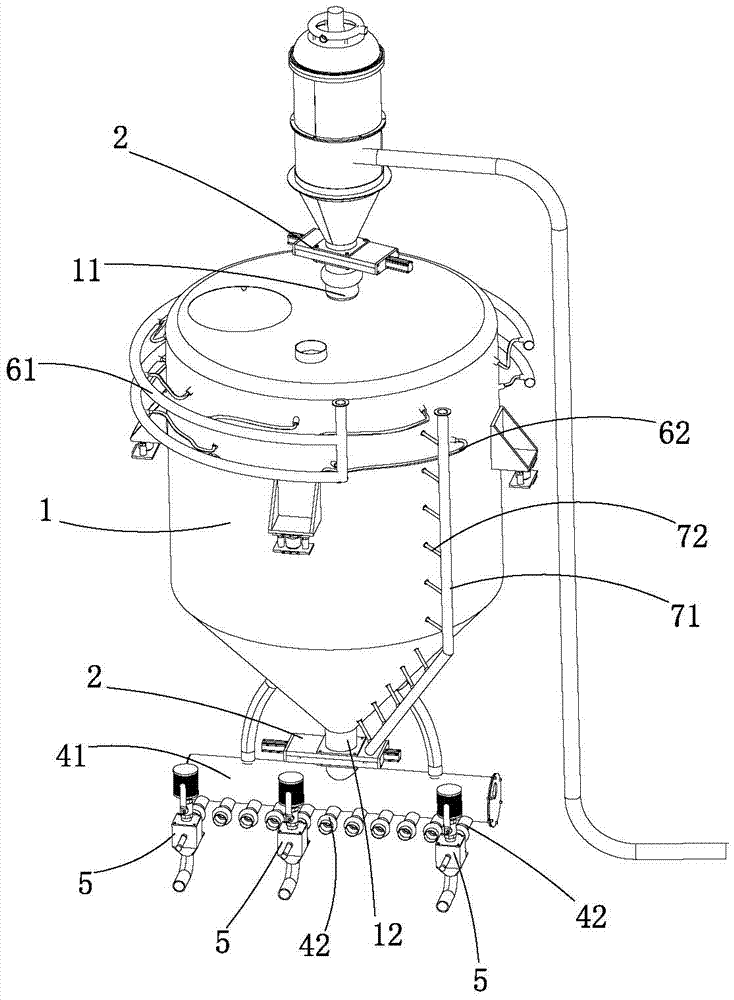 Plastic particle storing tank with distribution device