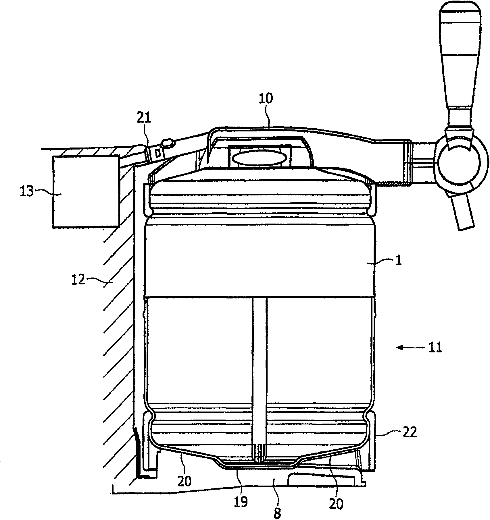Beverage dispensing assembly and container and base element