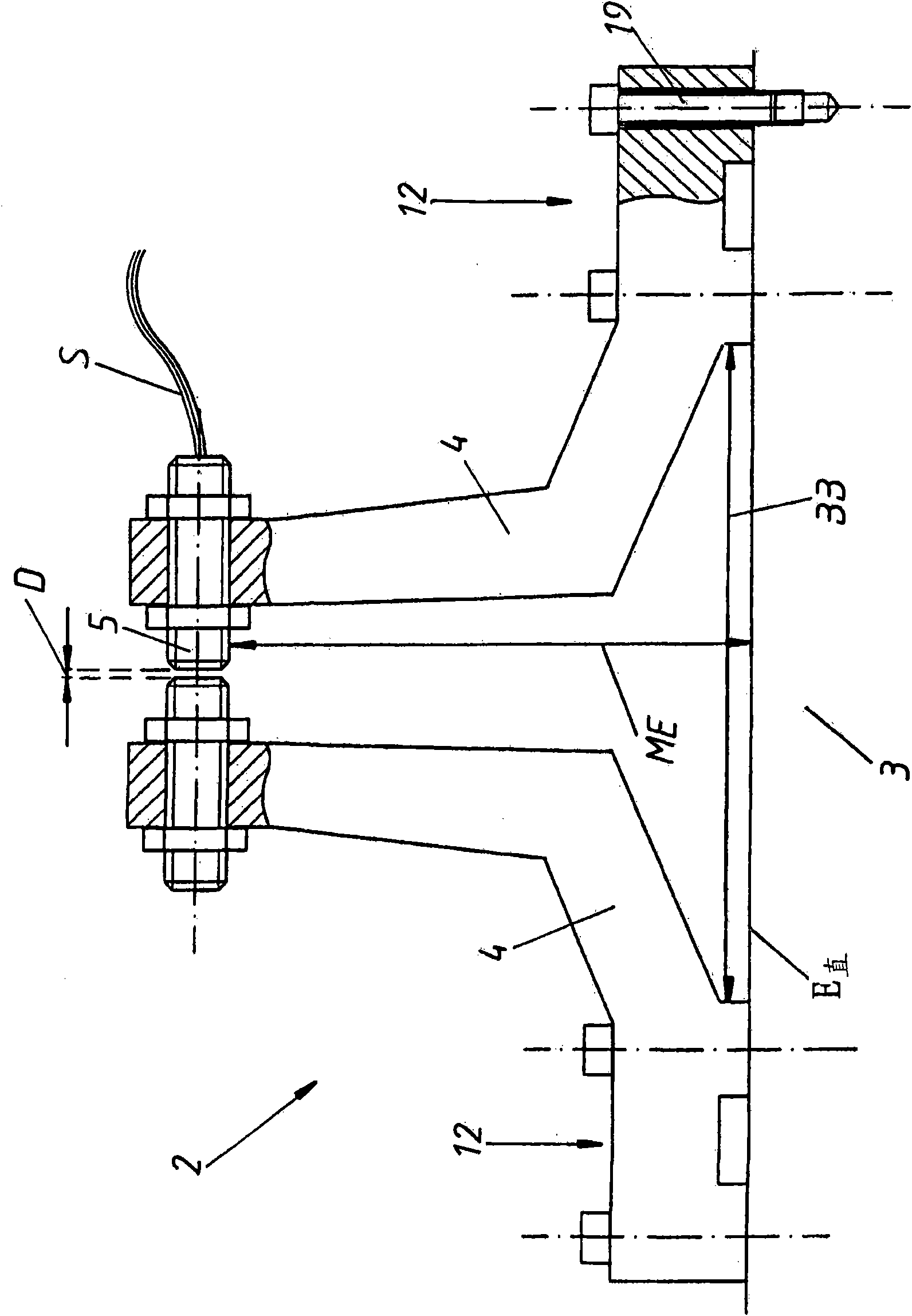 Injection molding machine having a mechanical amplifier