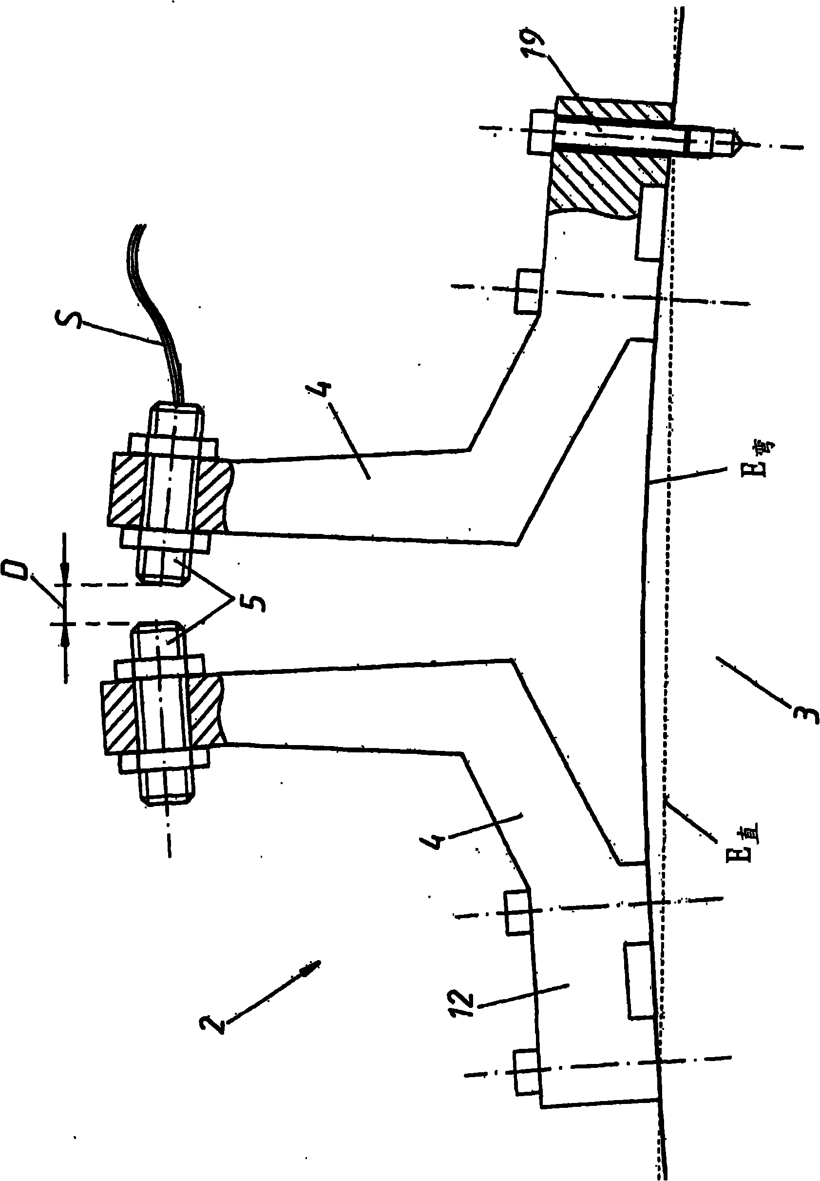 Injection molding machine having a mechanical amplifier