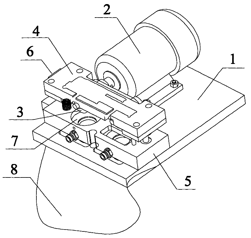 A gate cutting device for injection molding products