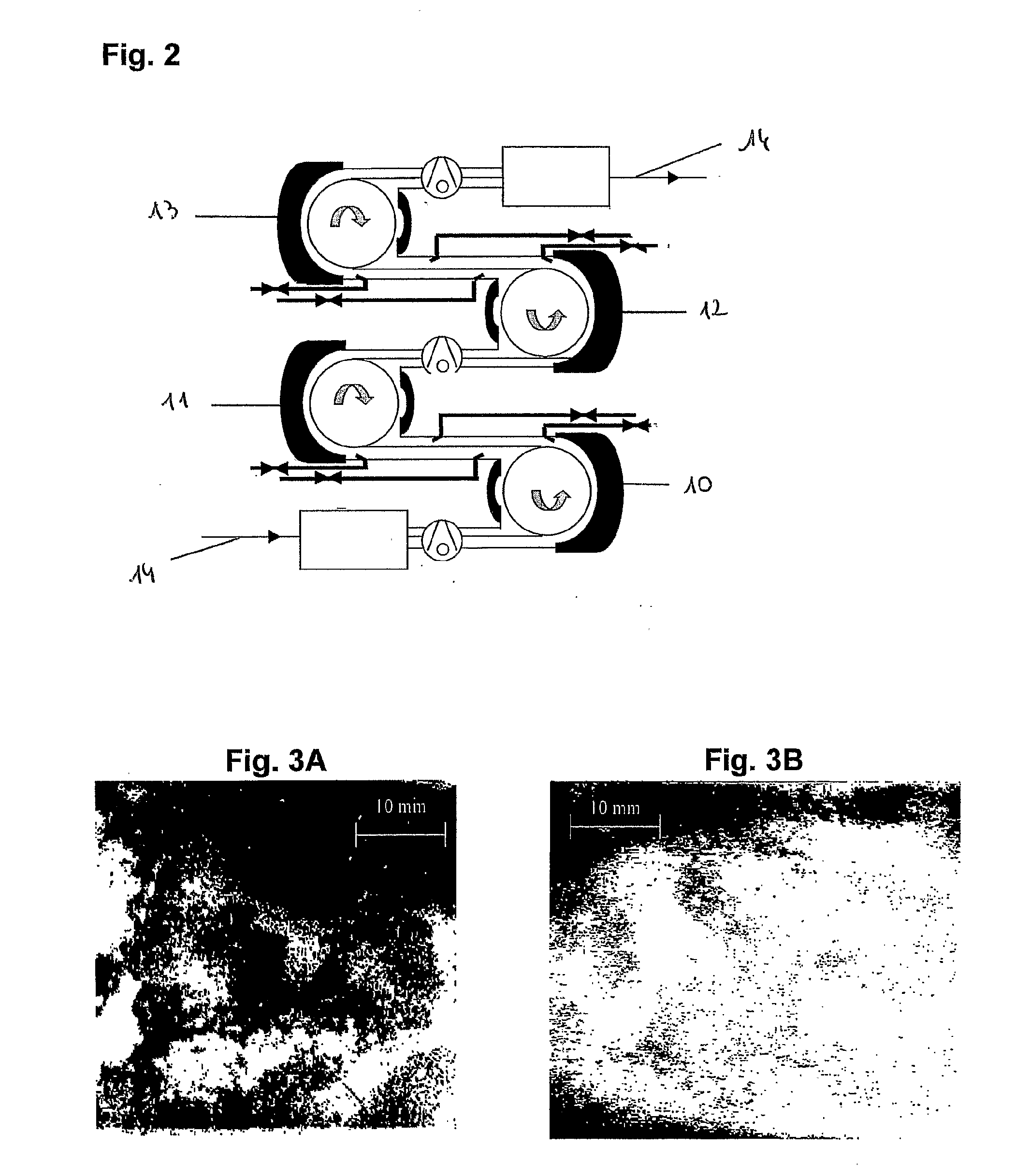 Method for the plasma cleaning of the surface of a material coated with an organic substance and the installation for carrying out said method