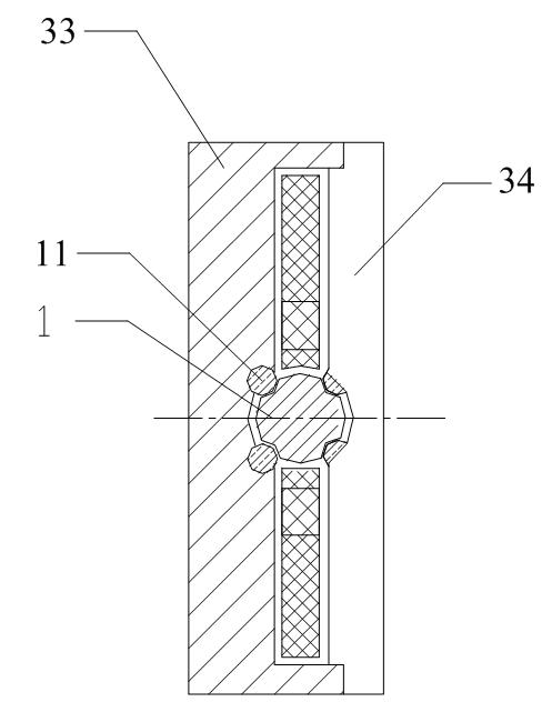 Ultrasonic linear motor with hydraulic displacement amplification mechanism and operating method thereof