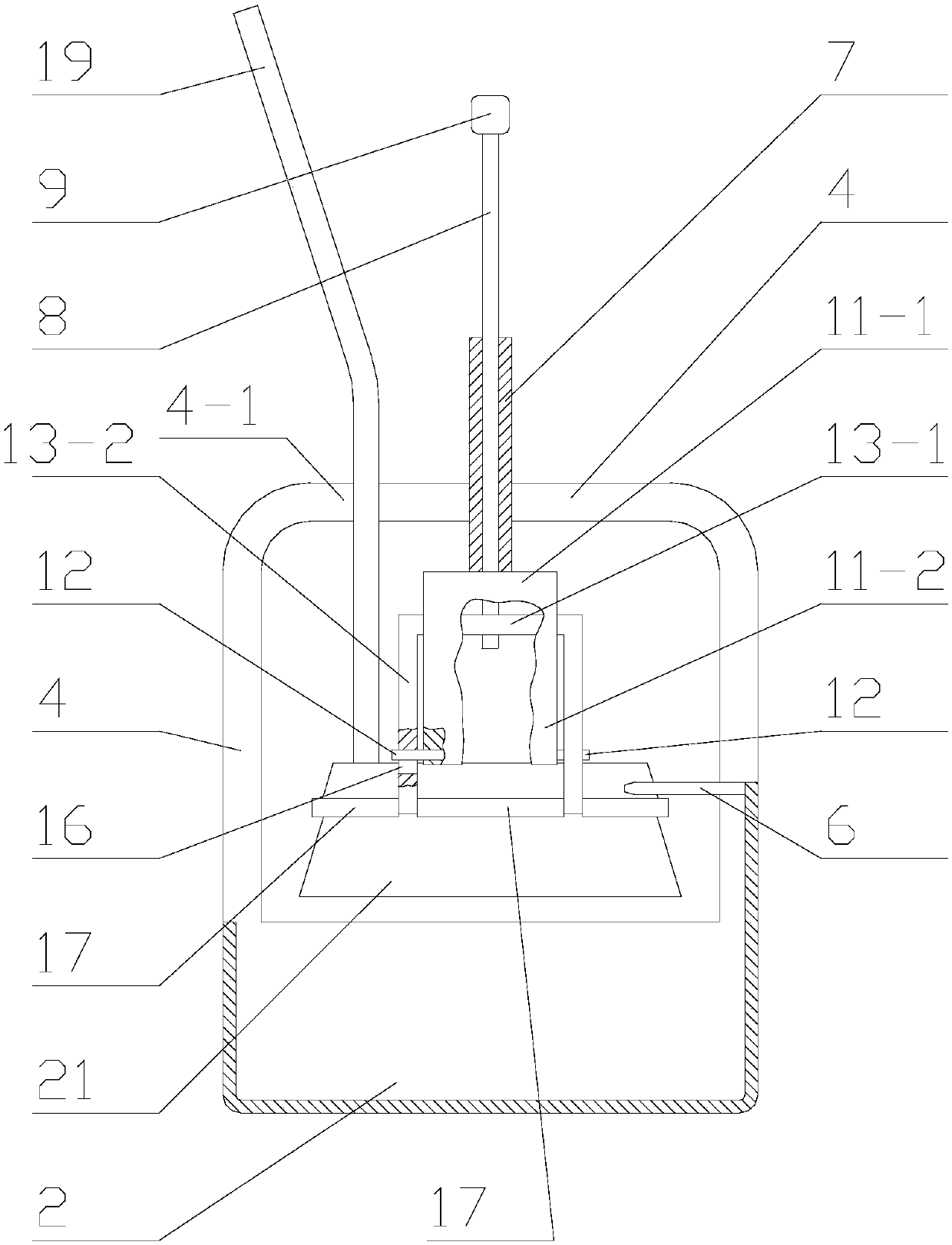 Water squeezing structure and cleaning tool