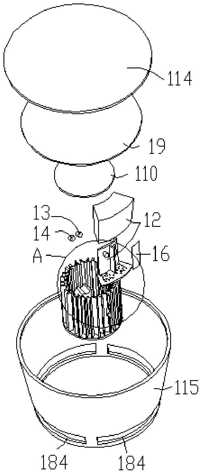 Smoke alarm capable of directionally eliminating condensation interference and use method