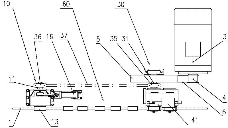 Double-drive traction mechanism on steel bar straightening machine