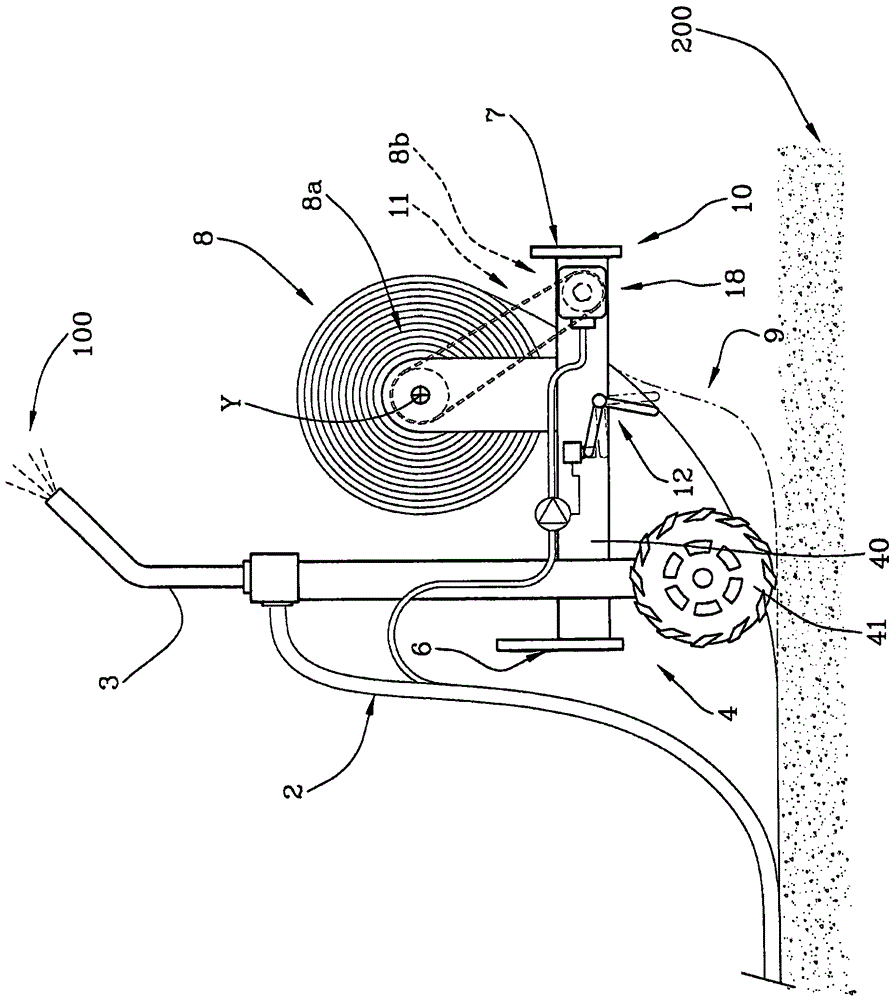 Protective device of a dispenser supply hose and related fluid feeding system