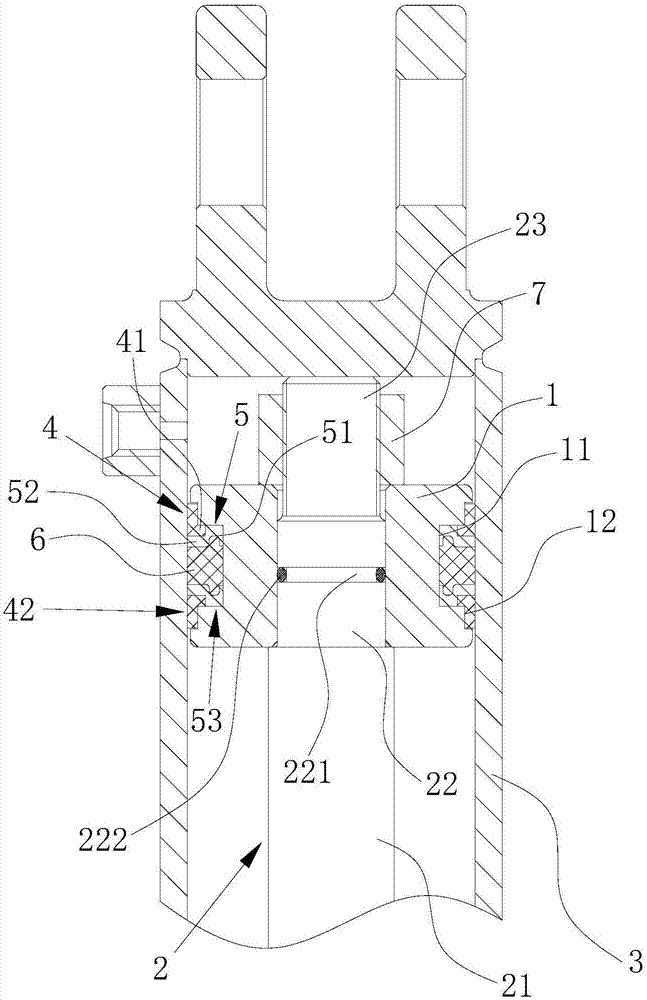 Piston mounting structure for forklift portal inclined oil cylinder