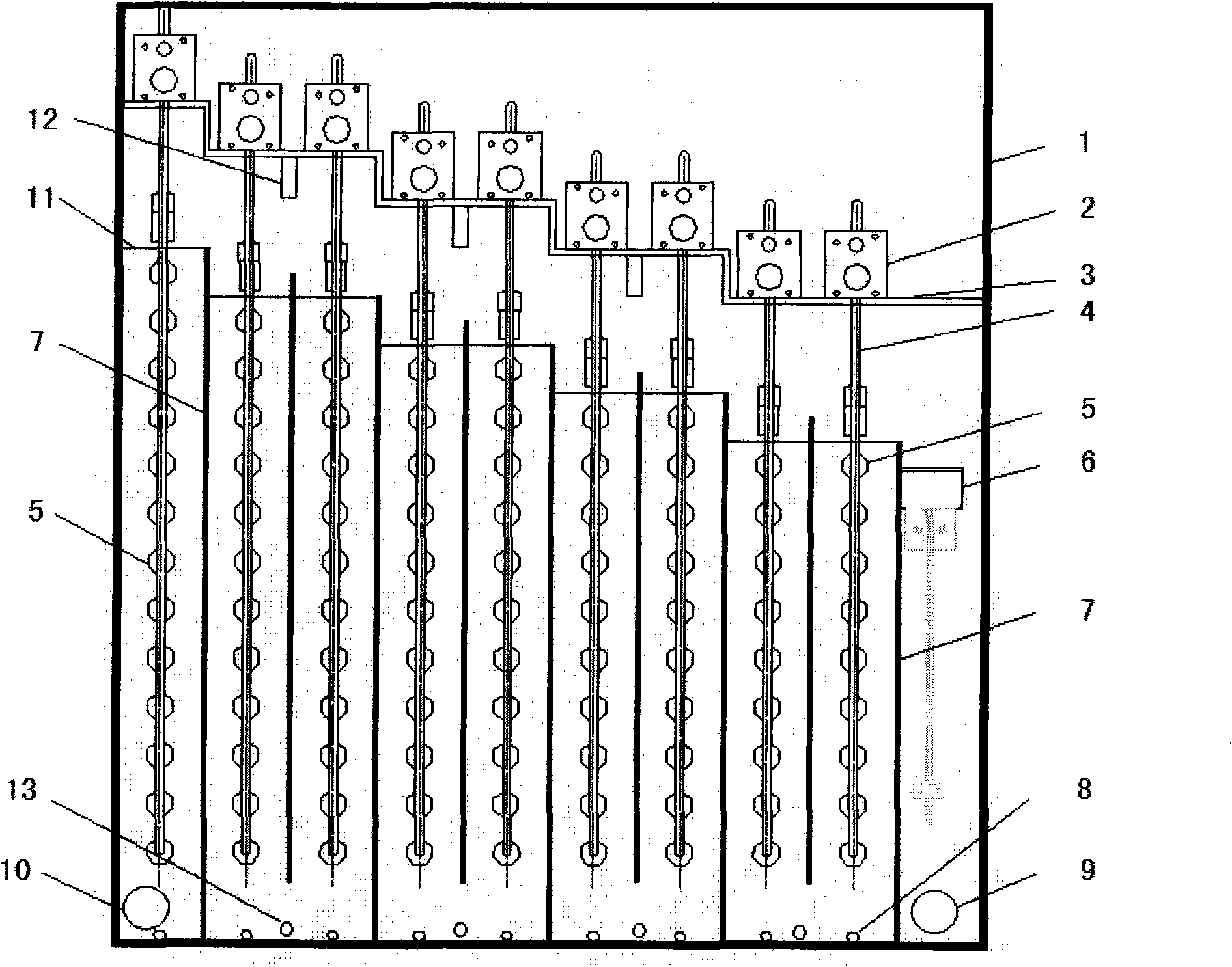 Multistage continuous photocatalysis water purification reactor and water treatment method thereof