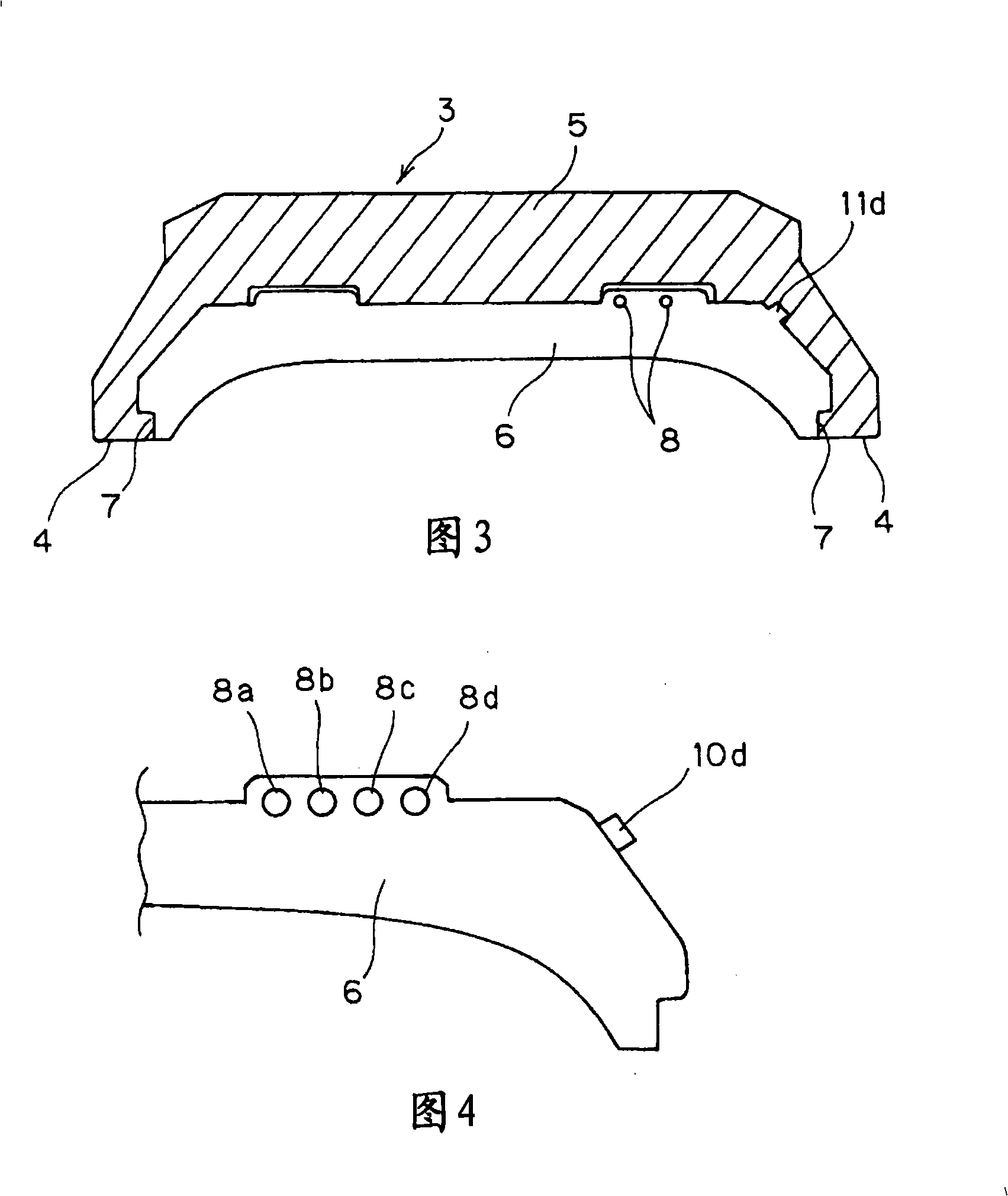 Metal mold for vulcanizing tire treads