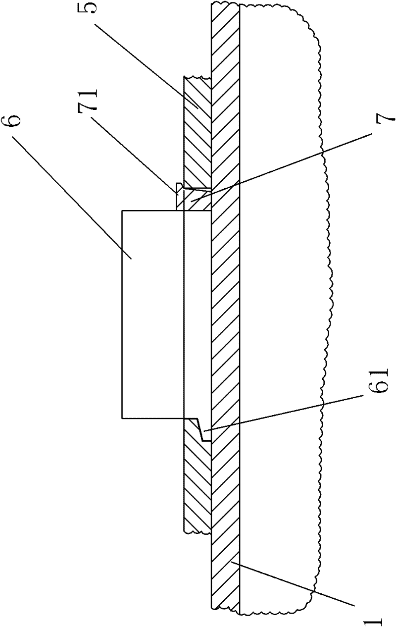 Heating furnace supporting beam and heat-resistant bearer fixing structure