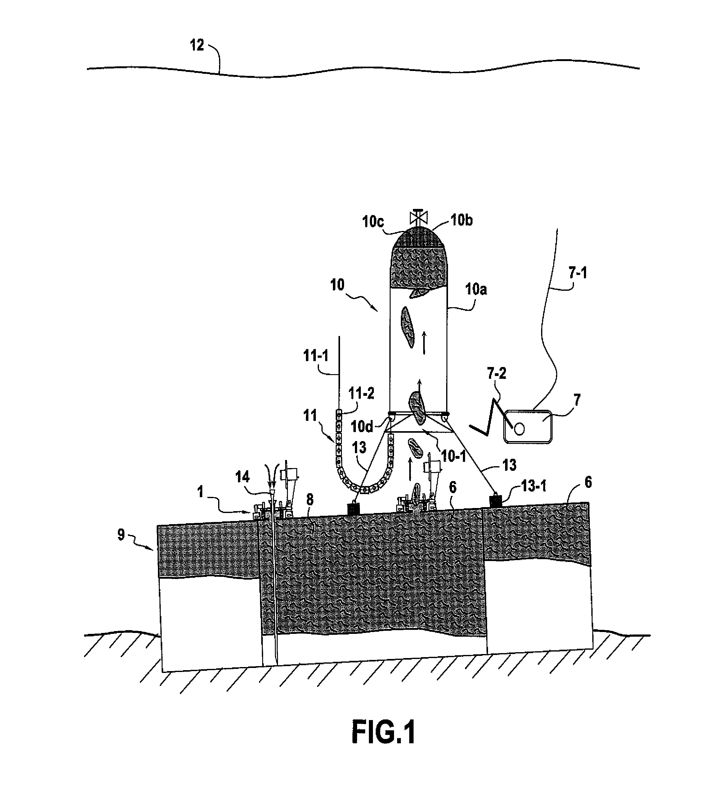 Device for cutting out and opening/closing an orifice in a wall at the bottom of the sea