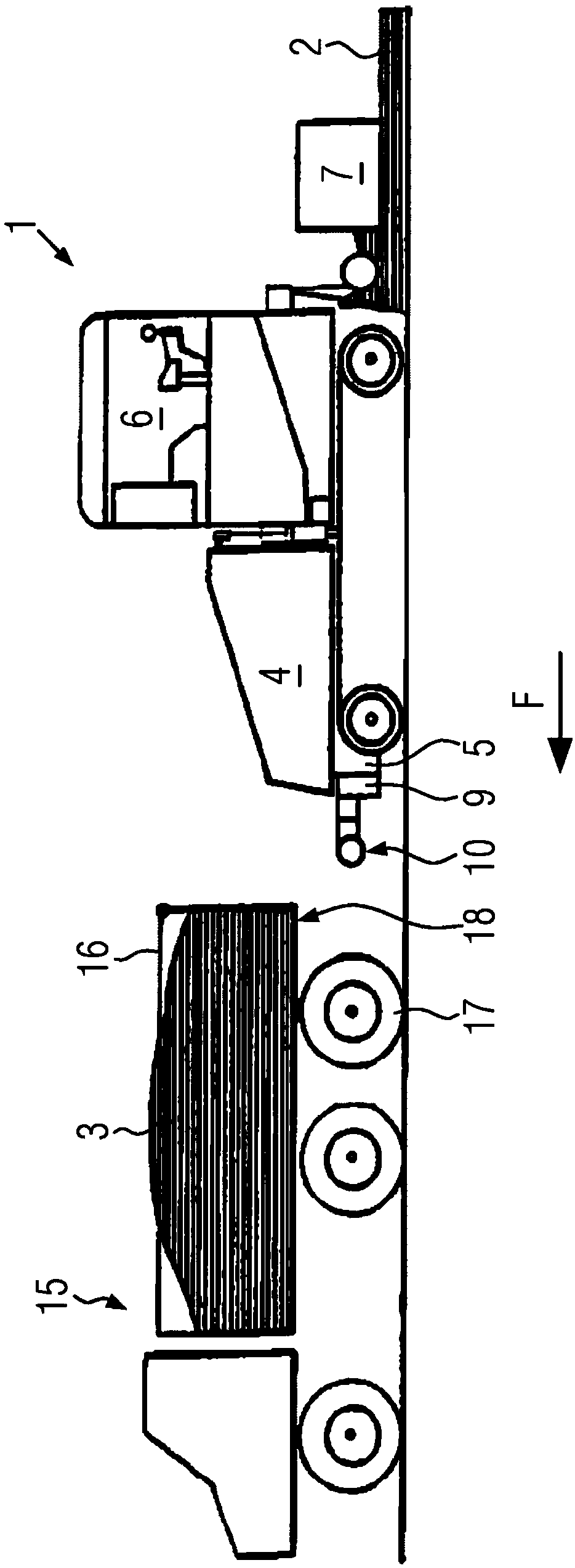 Paver or feeder vehicle with pushing device for a material handover process