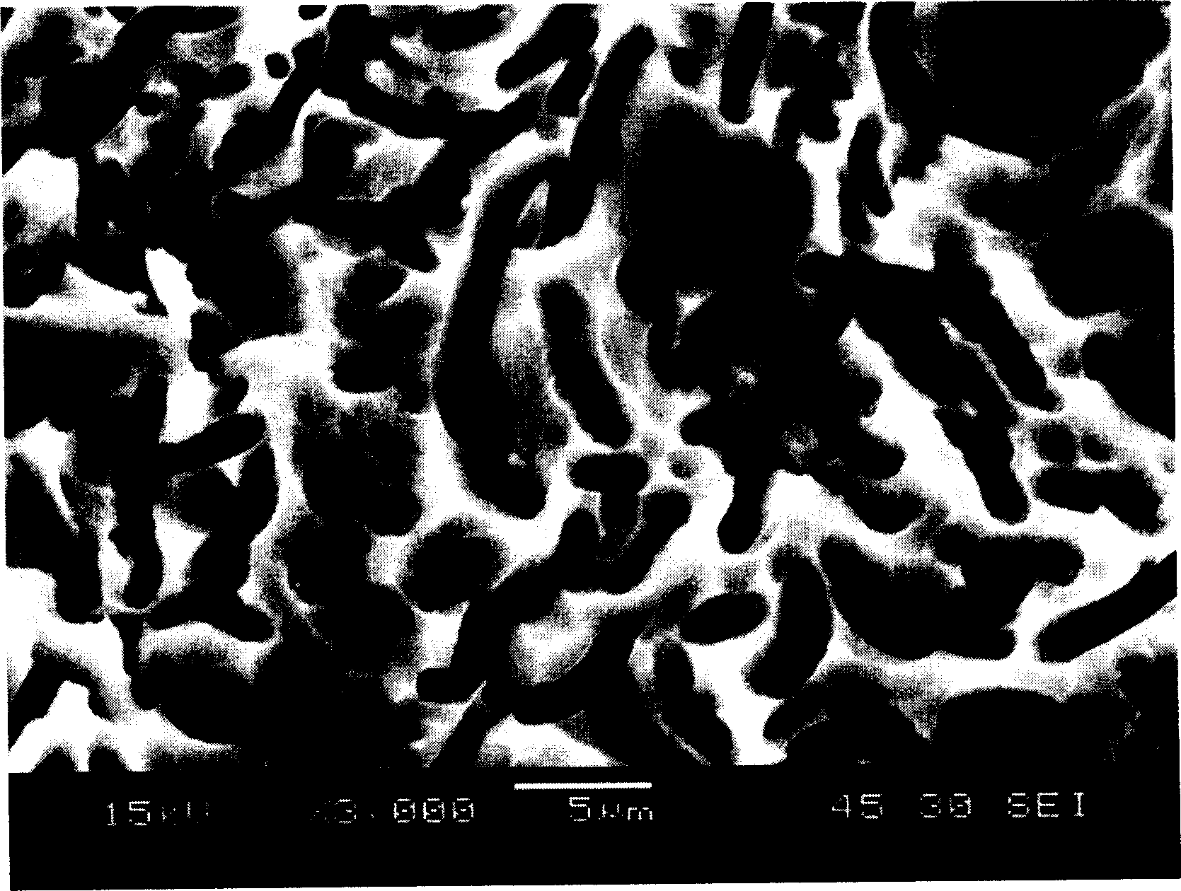 Acid corrosion solution for preparing multicrystal silicon pile surface and its using method