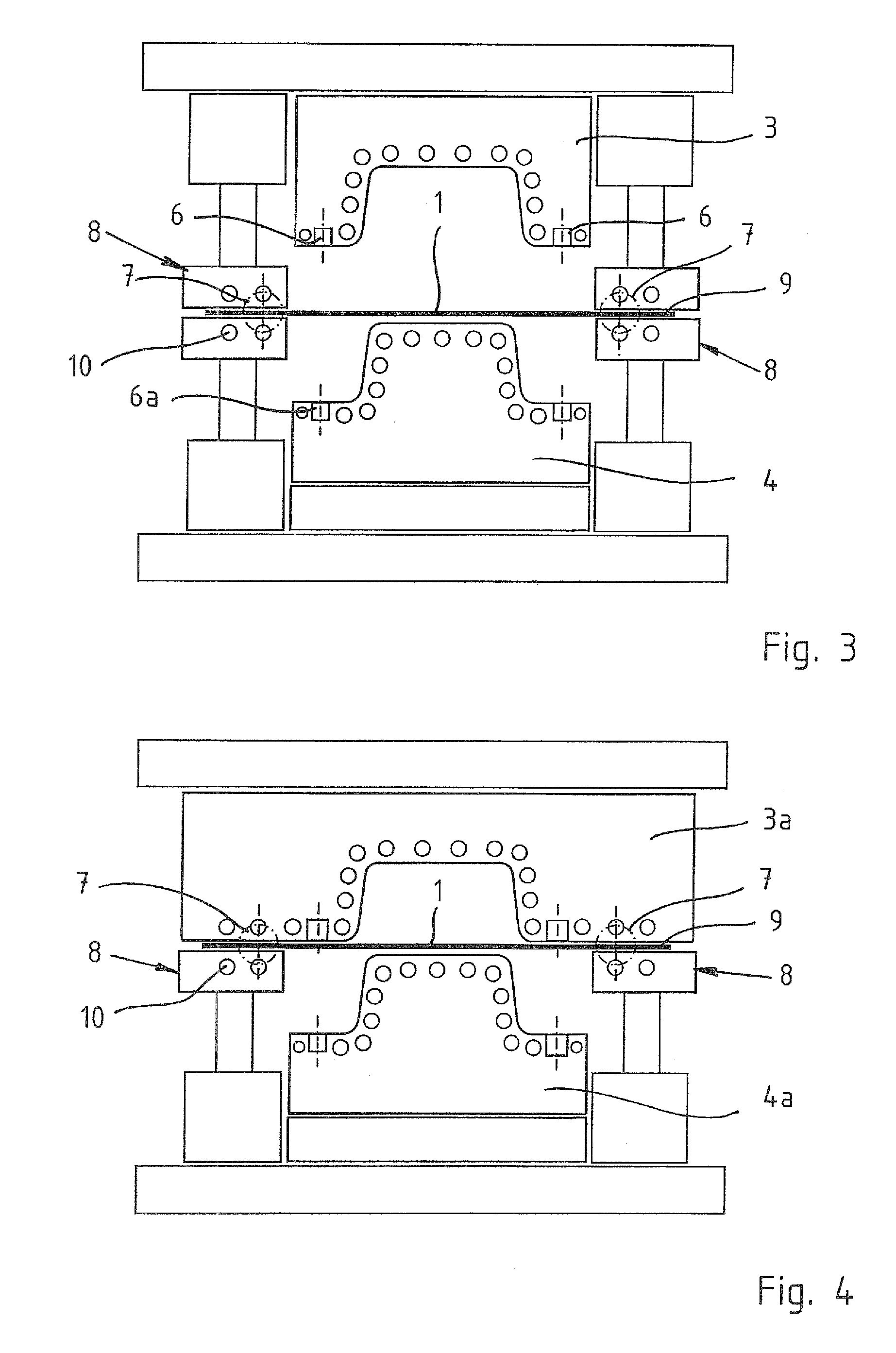 Method and device for press-hardening a metallic formed structure