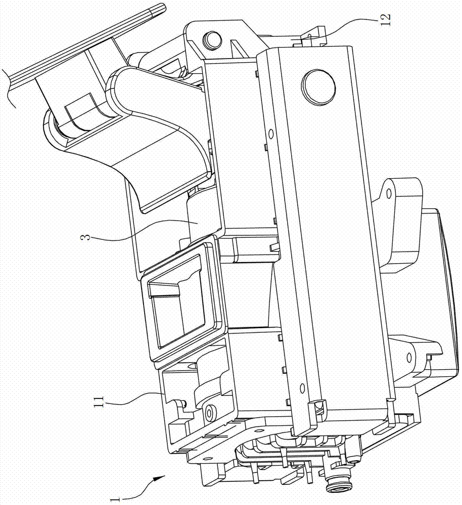 Automatic package removing mechanism of beverage manufacturing device