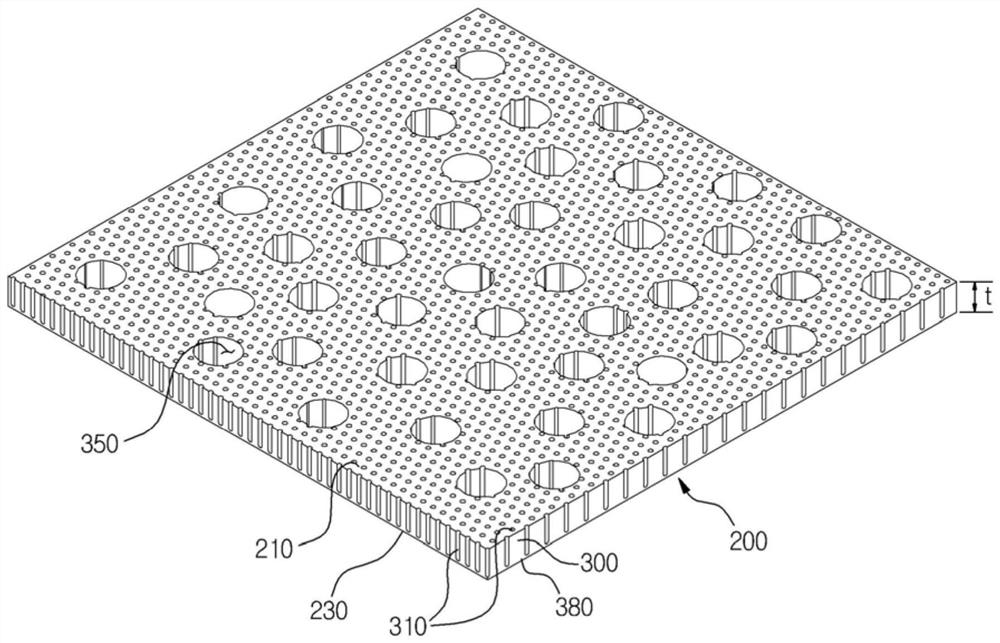 Fluid permeable anodized film and fluid permeable body using anodized film