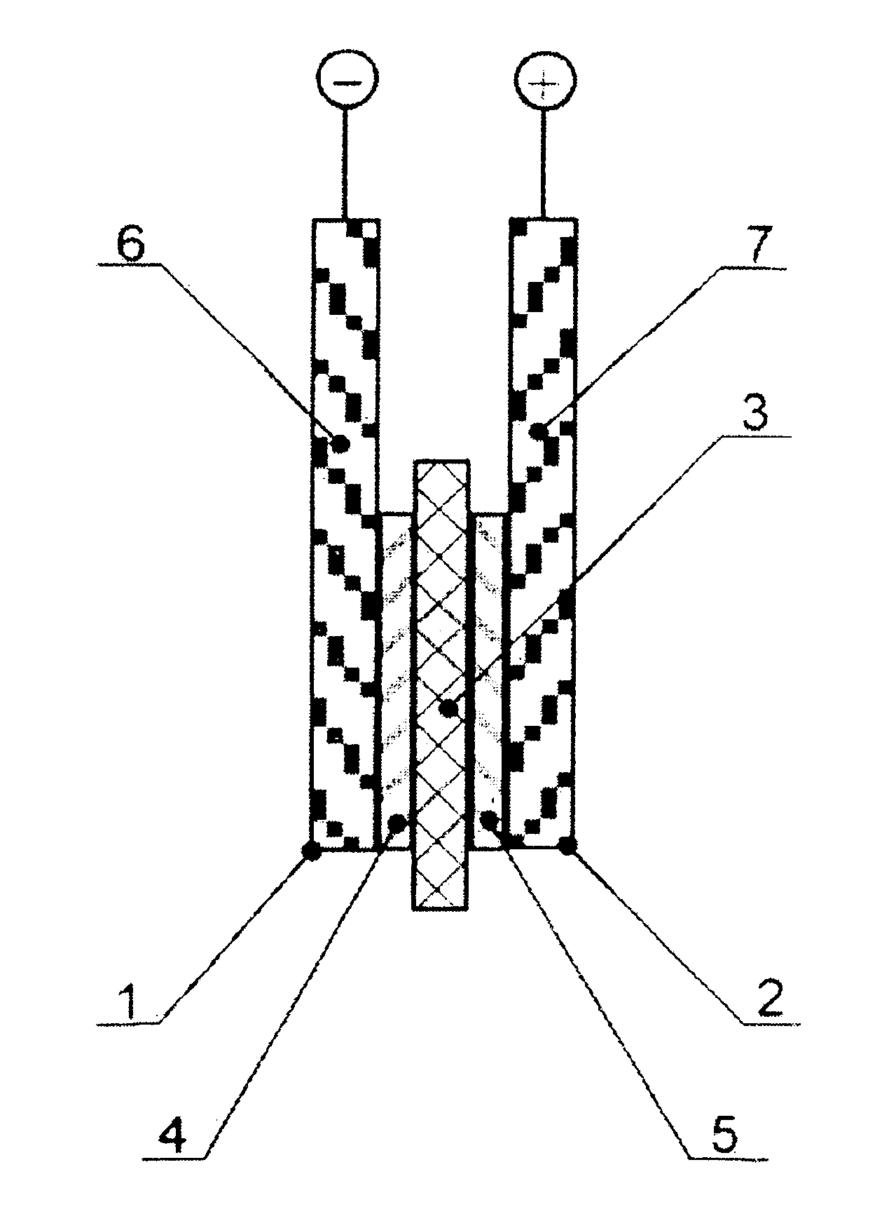 Electrochemical energy storage device of high specific power and electrodes for said device