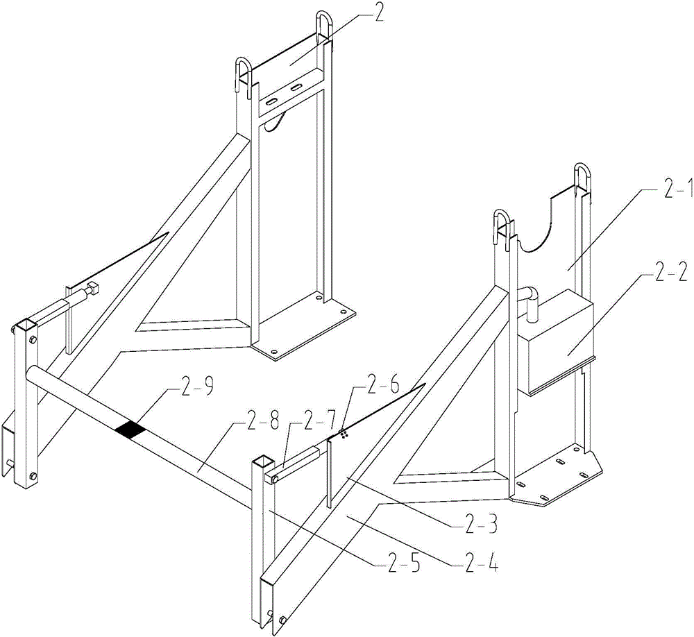 Self-locking device for spray head trolley suspending and descending